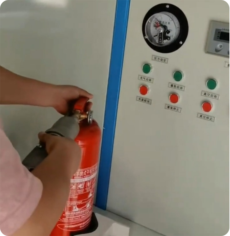 灭火器加压实拍